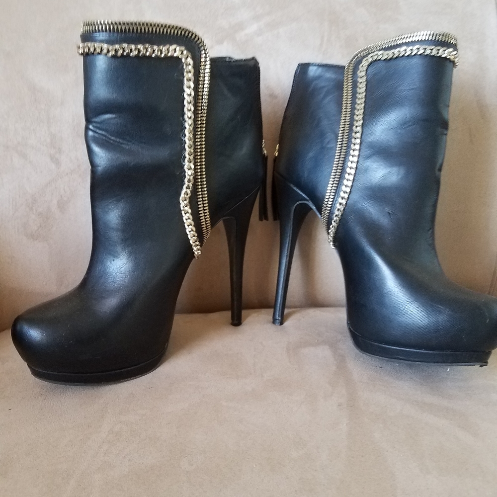 Bebe booties